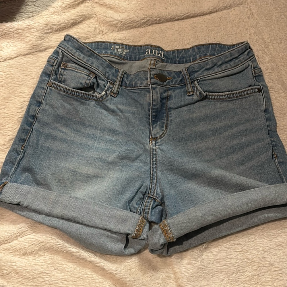Light wash Jean shorts size 4 Ana brand